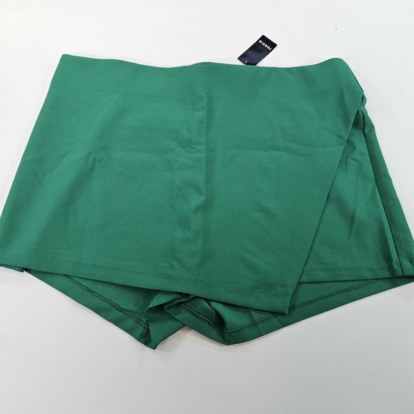 torrid Pants - Torrid 3.5" Pull-On Studio Refined Crepe Asymmetrical 3X NWT Green 22 - 24